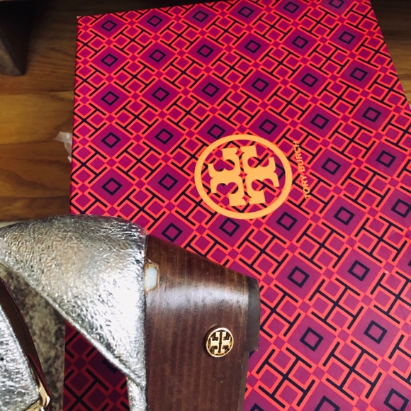 Tory Burch Savannah wedge ! - Picture 7 of 7